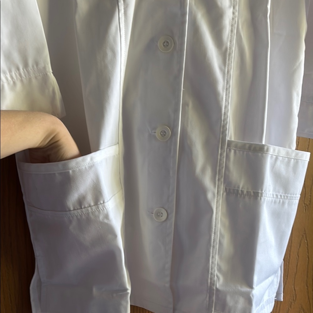 White Button-Up Lab Coat - Picture 4 of 4